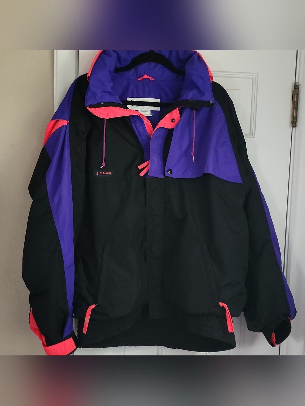 Vintage Columbia Black & Purple Mens Ski Jacket with Pink Accents